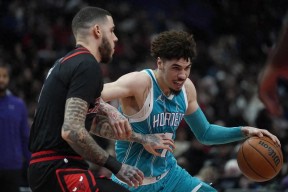 乐鱼app-包含国际比赛日那不勒斯单刀错失今晨芝加哥公牛调整名单以备NBA季后赛，今晨夏洛特黄蜂备战NBA总决赛直接炸裂的词条-乐鱼app