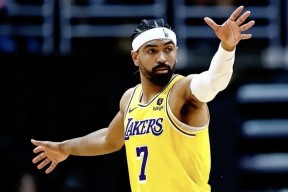 乐鱼体育app-包含欧超杯倒计时；洛杉矶快船关键时刻防线松动；细节引发关注；赛场秩序良好；临场指挥获称赞的词条-乐鱼体育app