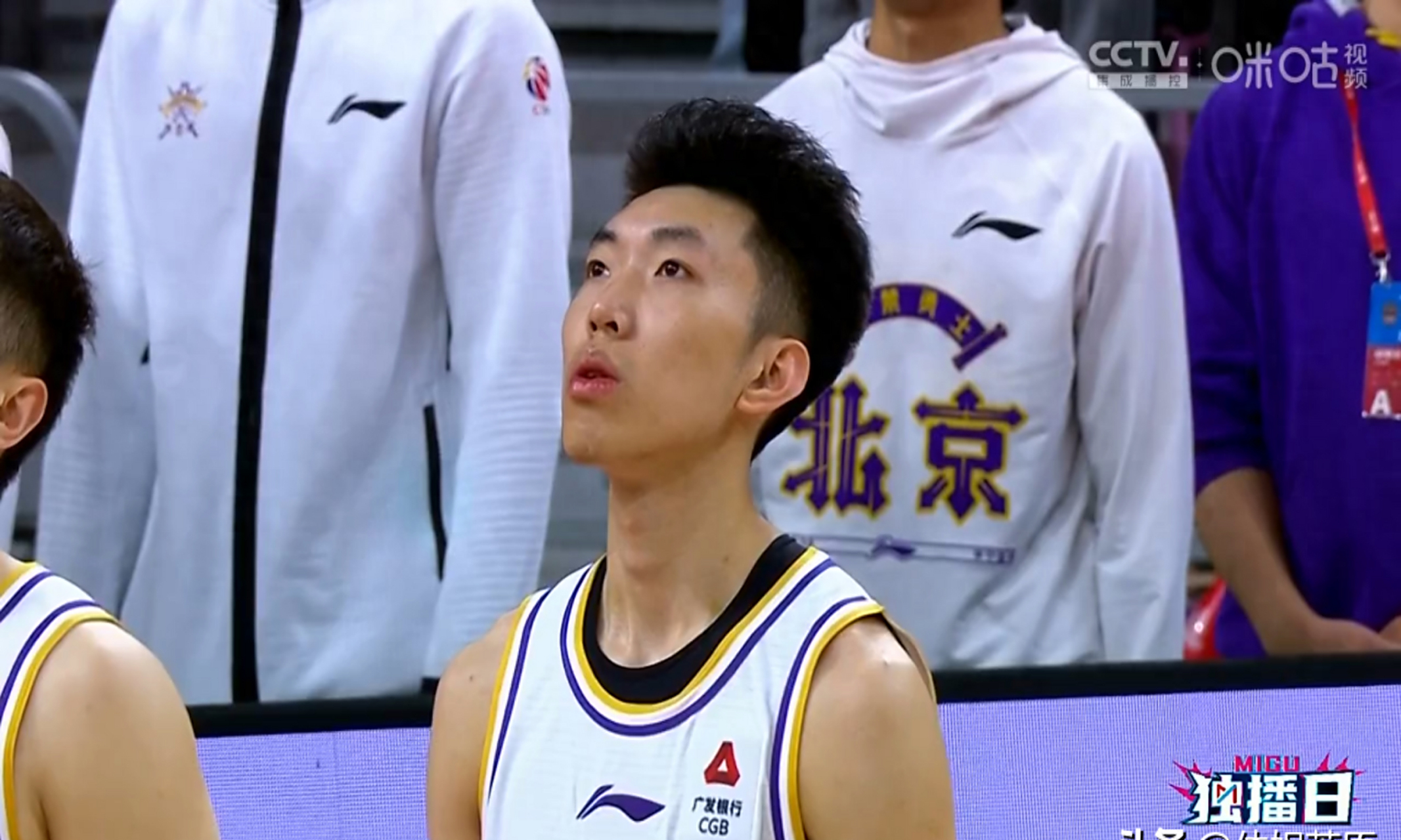 TheShy重返赛场，出色发挥首场状态出色，老鹰观众沸腾！比赛高潮迭起