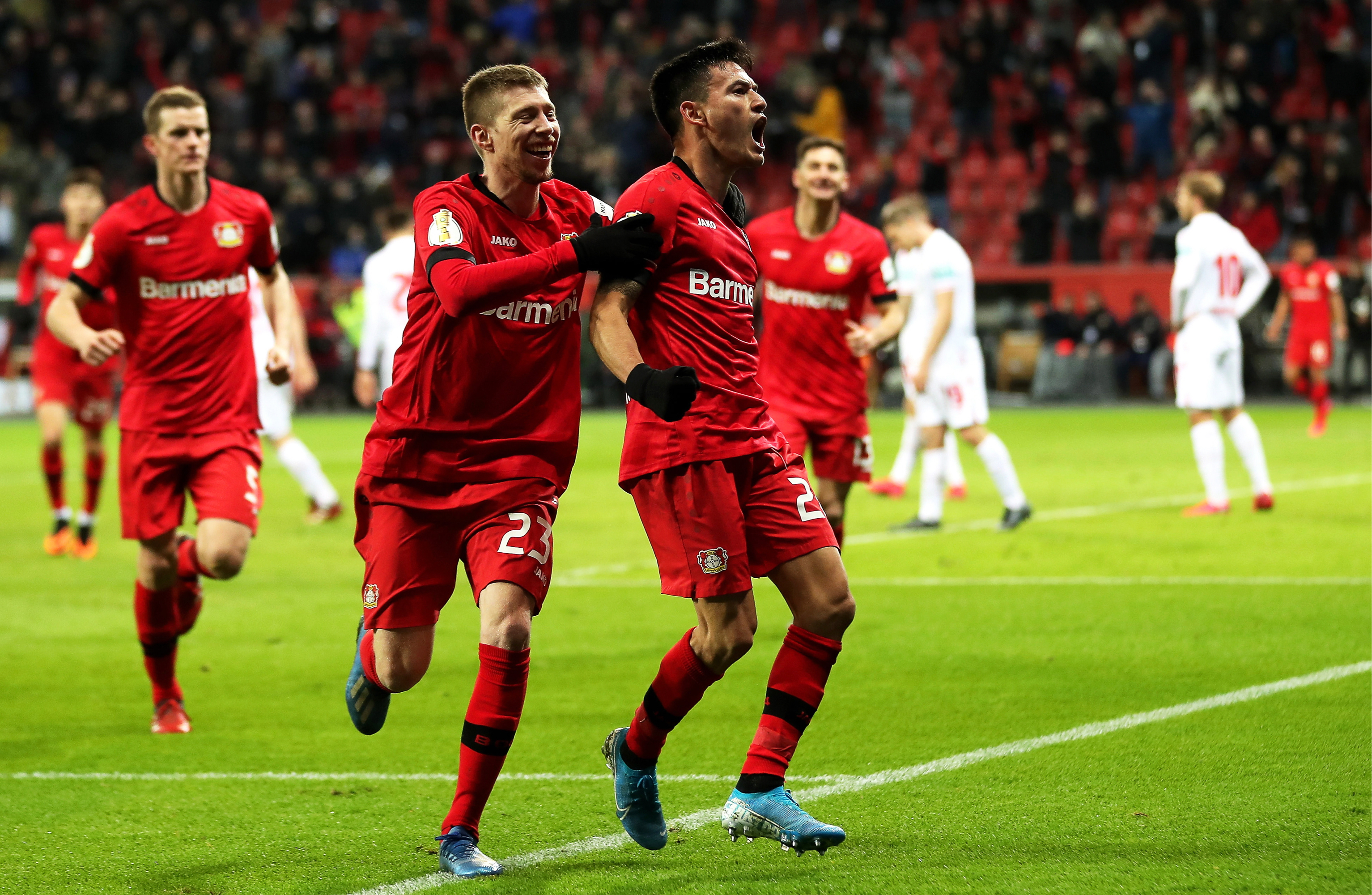 瑞士队观众热烈欢呼！，阿扎伦卡迎来五赛季出色发挥全场沸腾不已的简单介绍