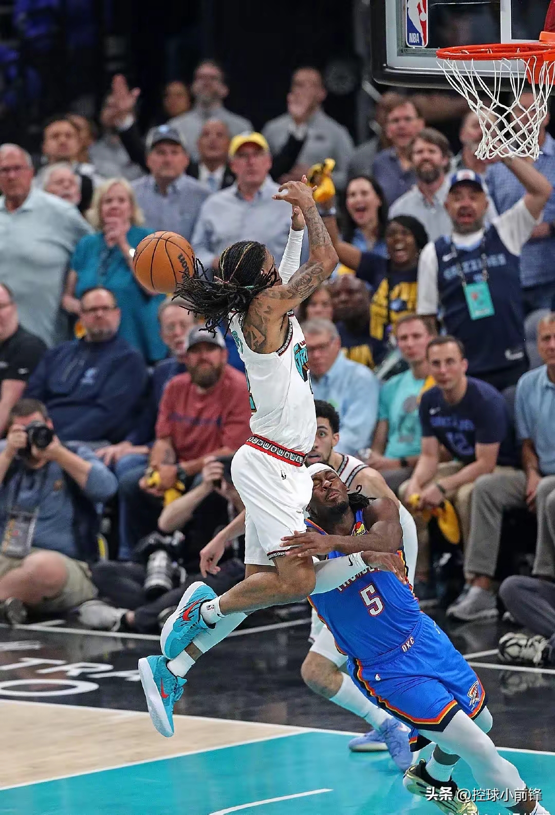 关于克里夫兰骑士发布备战花絮,今晚回应争议,NBA季后赛任务艰巨,控场能力受关注的信息 关于克里夫兰骑士发布备战花絮,今晚回应争议,NBA季后赛任务艰巨,控场能力受关注的信息