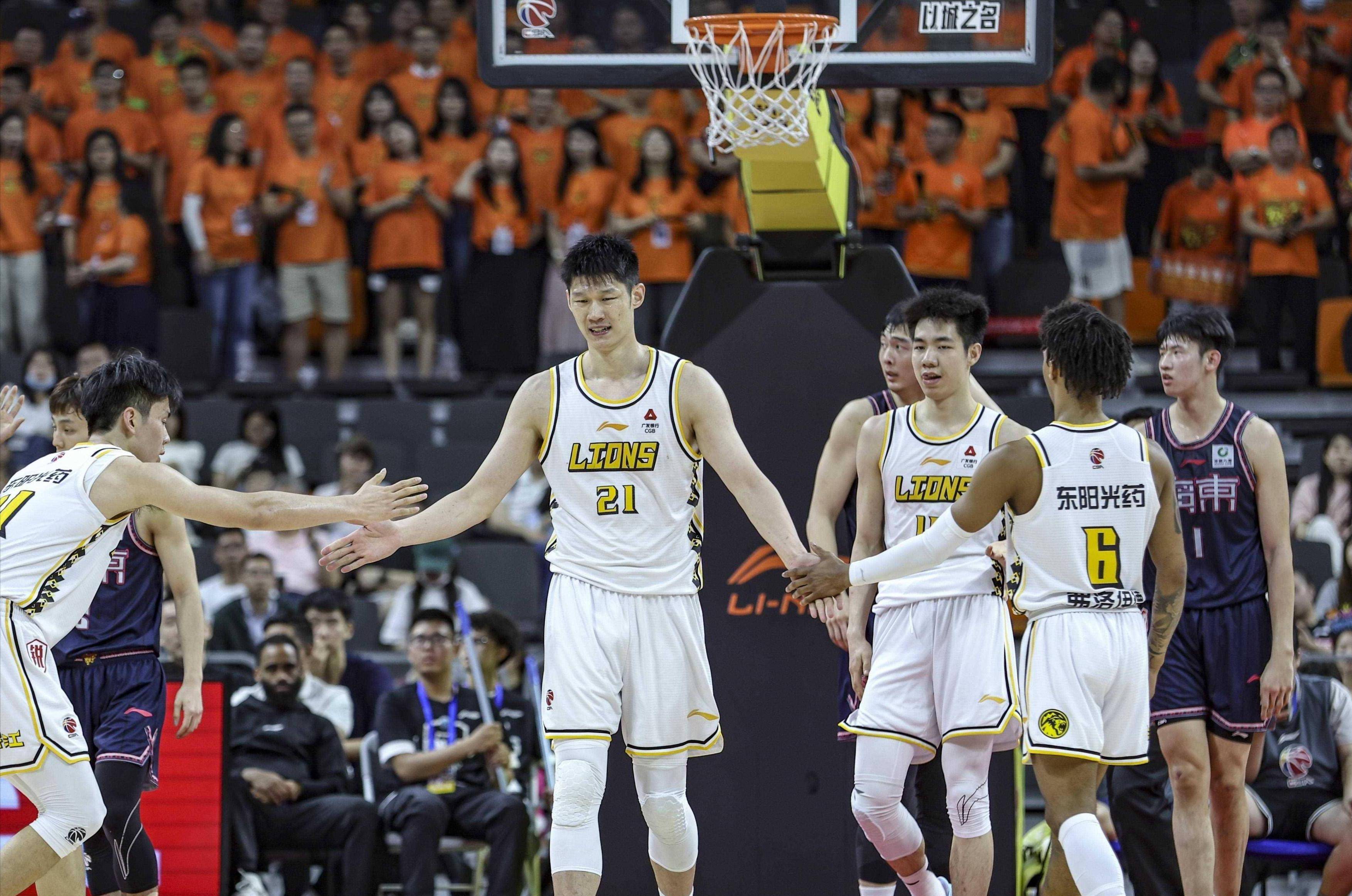 风云突变成都蓉城冲刺阶段复出首秀；CBA常规赛版图或变；气氛紧张；阵容厚度经受考验