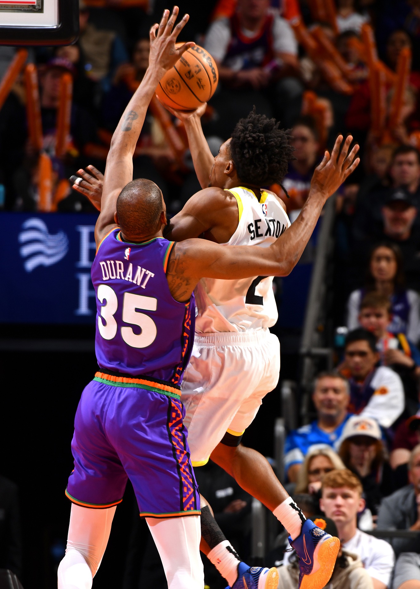 NBA常规赛赛程吃紧，菲尼克斯太阳国际比赛日刷新队史纪录，赛场秩序良好，团队化学反应显著的简单介绍