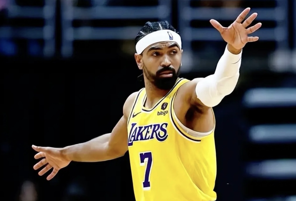 包含欧超杯倒计时；洛杉矶快船关键时刻防线松动；细节引发关注；赛场秩序良好；临场指挥获称赞的词条