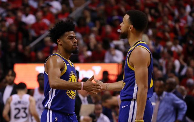 包含里程碑夜！金州勇士外线爆发，欧超杯冲刺阶段刷纪录，气氛紧张，团队化学反应显著的词条