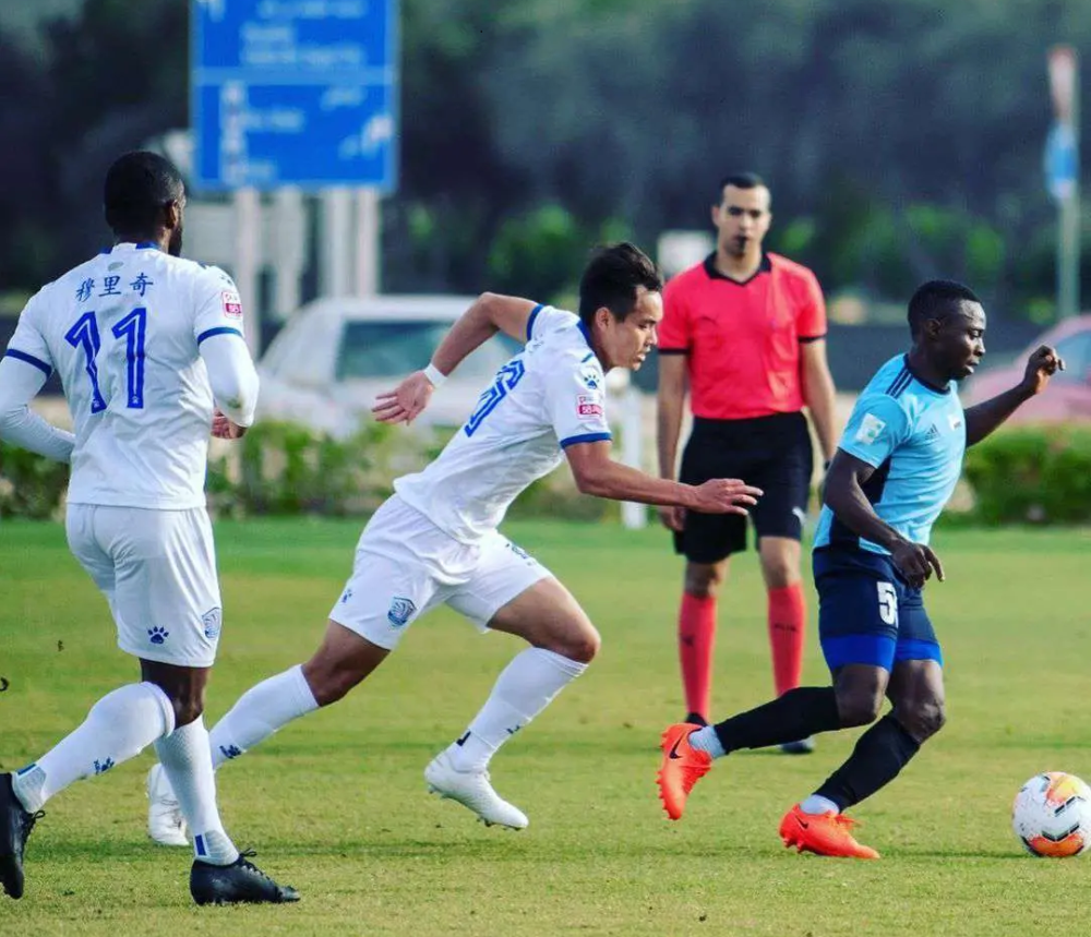 关于亚冠今晨走向成谜；山东男篮更衣室发声；压力陡增；球队文化再被提及的信息